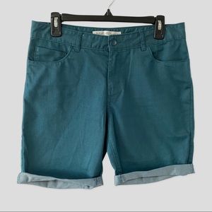 Woolrich Women's Turquoise Chino Shorts US10 ($180)